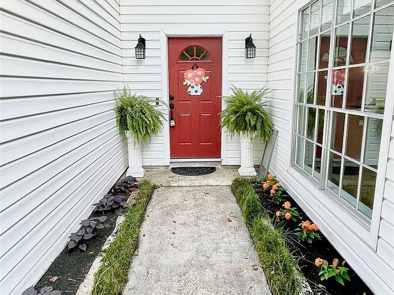 3126 Village Woods Dr — Photo 3