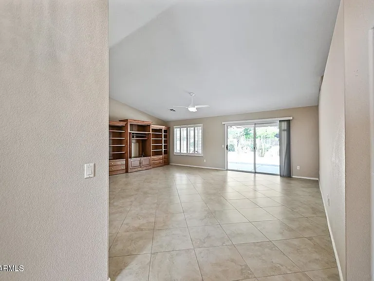 9222 E Crystal Dr — Photo 2
