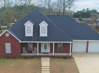 1755 Spanish Trace Dr, Saraland, AL 36571