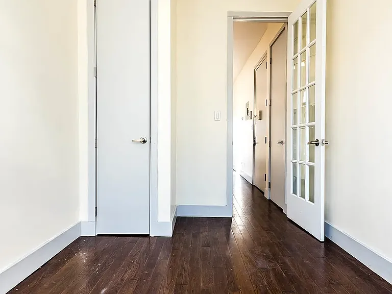 24 Wilson Ave #2L — Photo 9