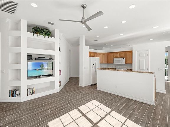 3rd image of 151 Vista LN