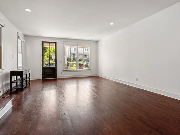 4th image of 1813 5th Ave N #B