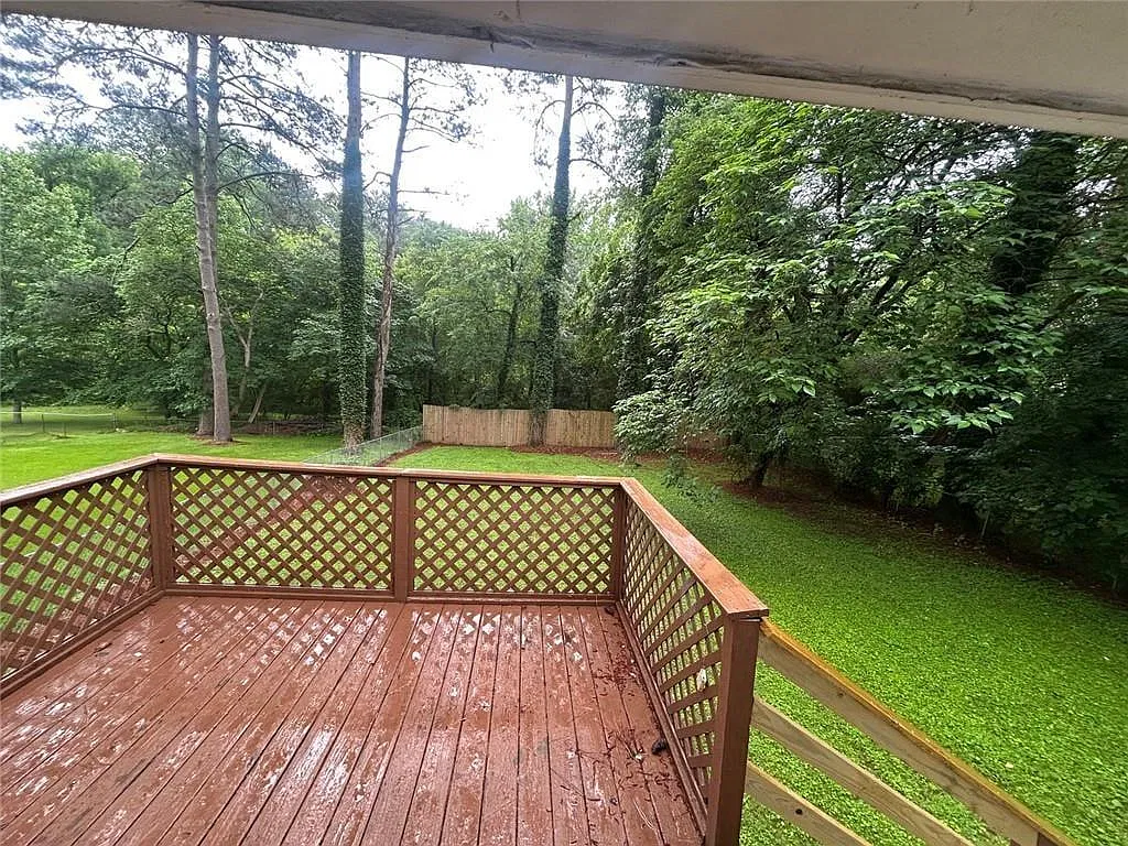 3 bed, 1.0 bath, 960 sqft, $1,850 — Photo 2