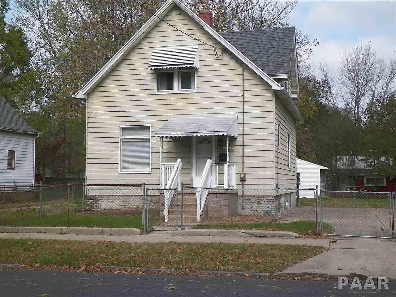1525 W Smith St photo 1