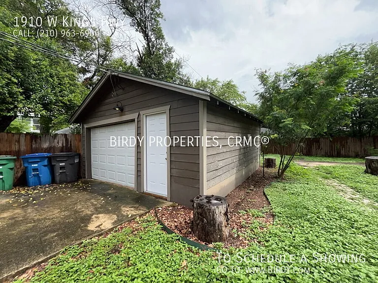 1910 W Kings Hwy — Photo 30