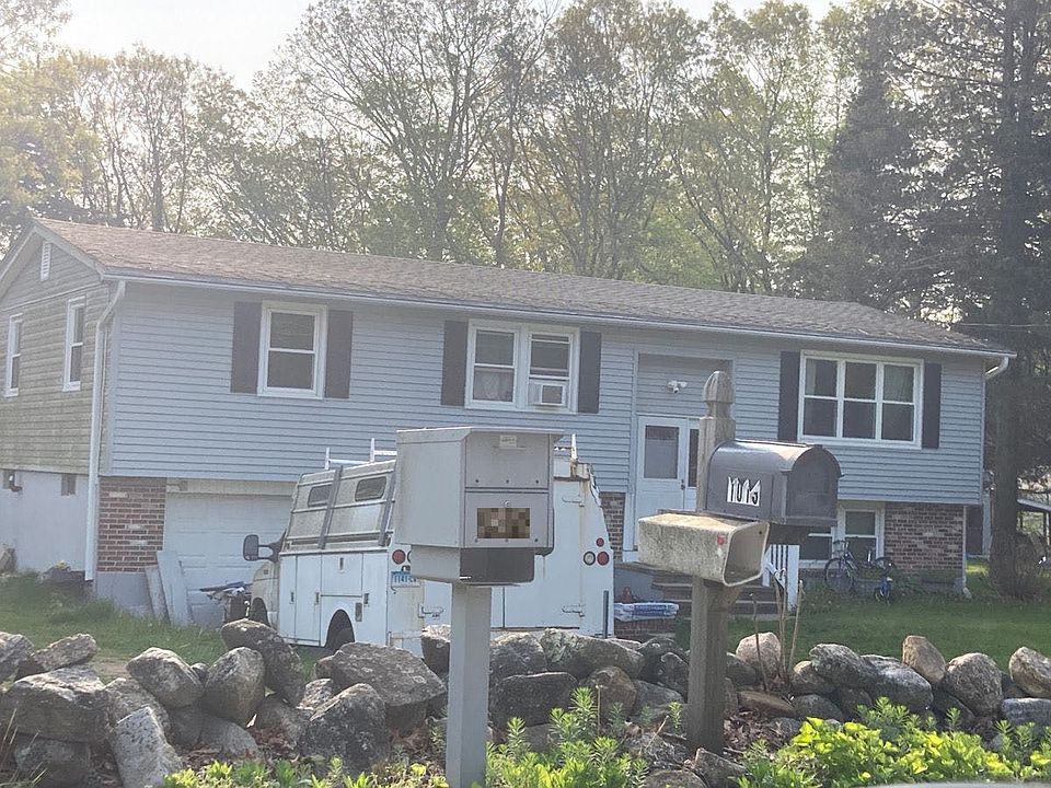 2nd image of 1013 E Lake Rd