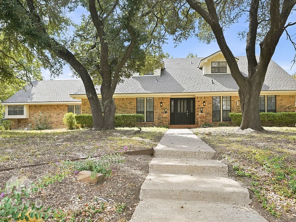 1215 Spring Lake Dr