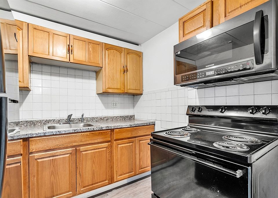 1st image of 20 Nelson Dr APT 1B