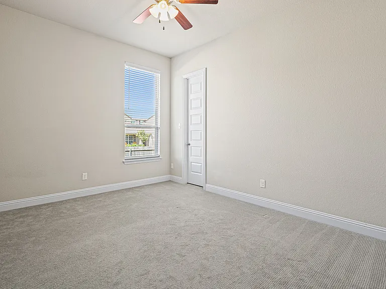 1701 Meadowleaf Ln — Photo 13