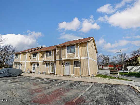 2nd image of 32 Greentree Cir