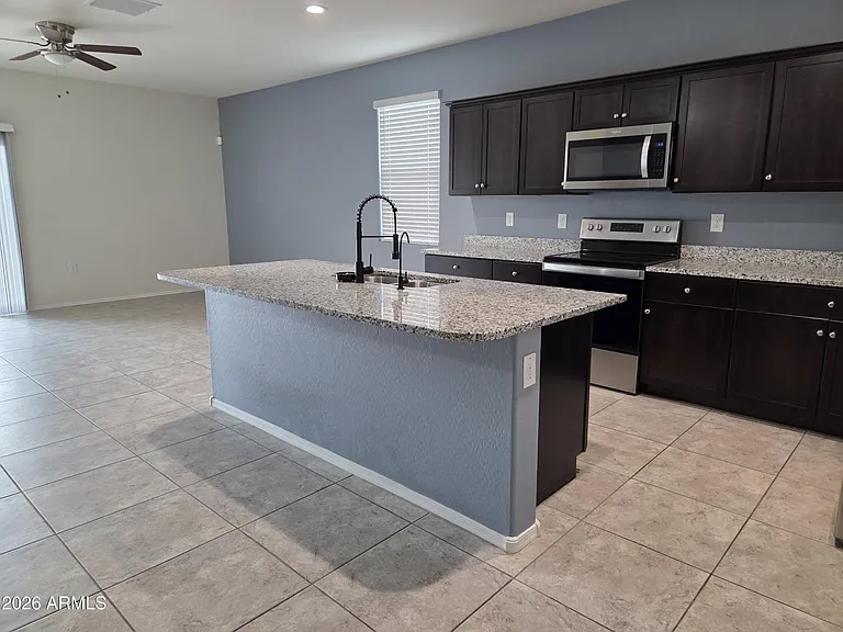 24673 N Alfalfa Dr — Photo 3