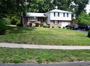 25 Lacava Ln, Wethersfield, CT 06109