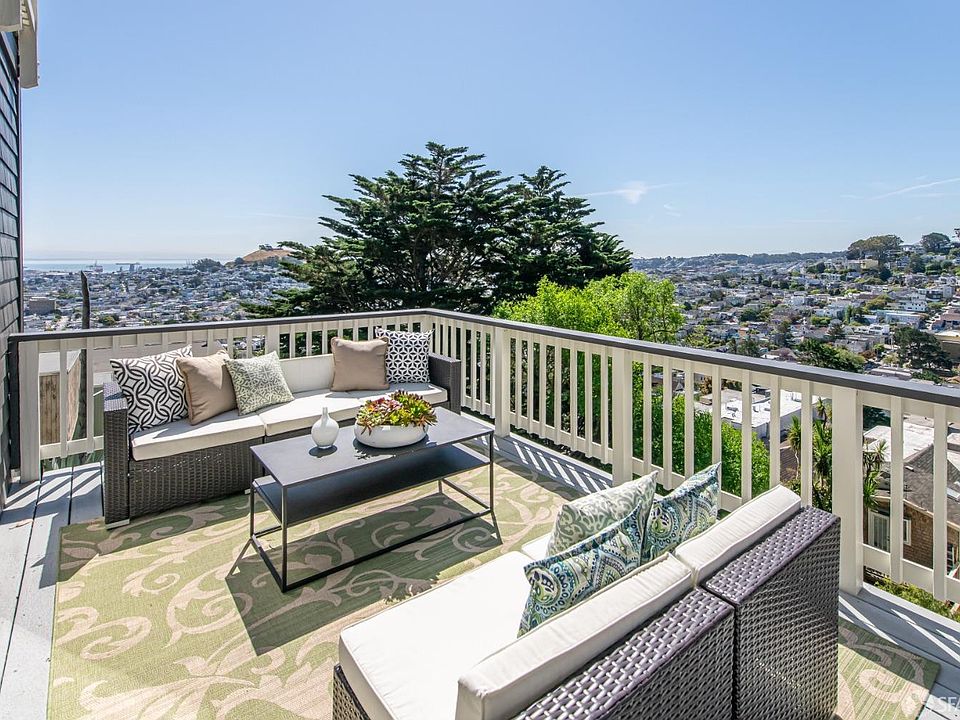Private Deck (160 sf)