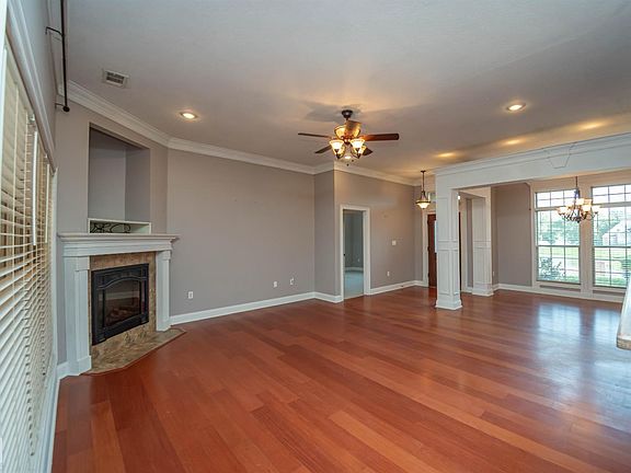 4th image of 1512 Sullivan Cir
