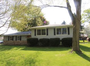 9611 Jean Dr, Hebron, IL