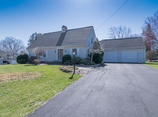 32 Greenwich Rd, East Longmeadow, MA 01028