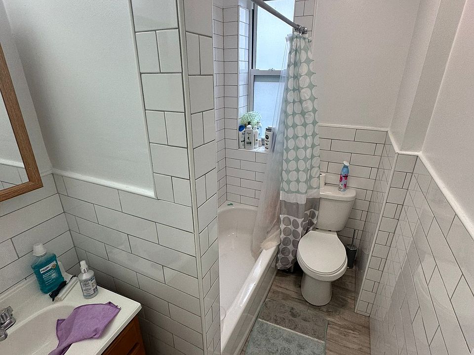 2nd image of 1970 Walton Ave #4K