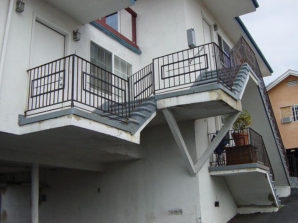 This is the space on the far left. No unit above or below.