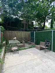 Rented by R New York