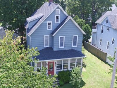 92 Sycamore St, Holyoke, MA, 01040