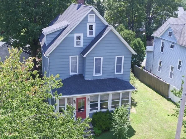 92 Sycamore St, Holyoke, MA 01040