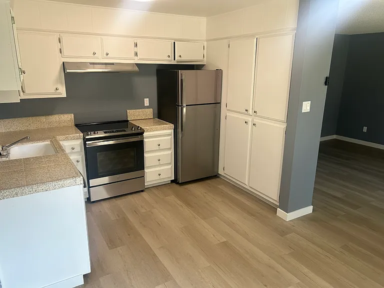 Colony House Apartments — Photo 7