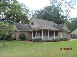 104 Potts St, Batesville, MS 38606