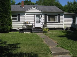 205 N High St, Sibley, IL 61773