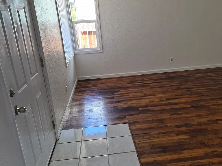 991 W 16th St #991 — Photo 3