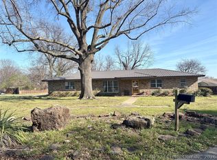 900 SW 3rd St, Checotah, OK 74426