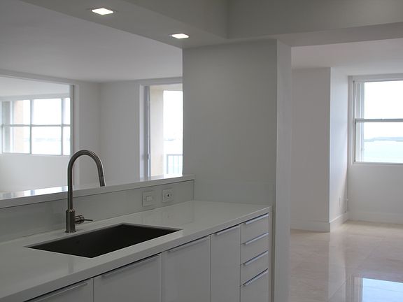 5th image of 1420 Brickell Bay Dr APT 1001