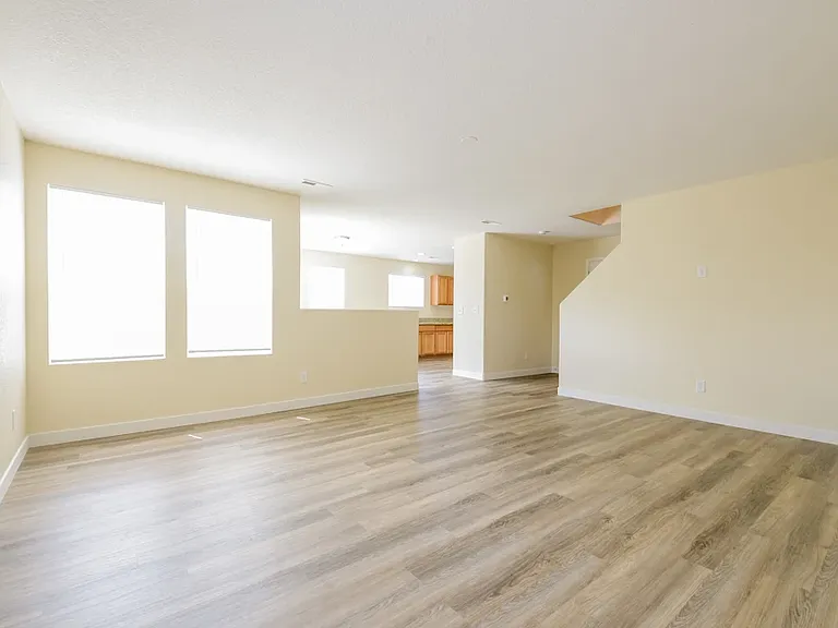 723 Canyon Ln — Photo 3