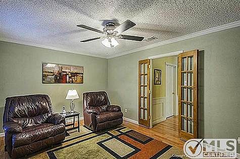 4th image of 2317 Country Green Ln
