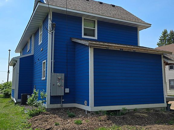 5th image of 90 Maple Ave E