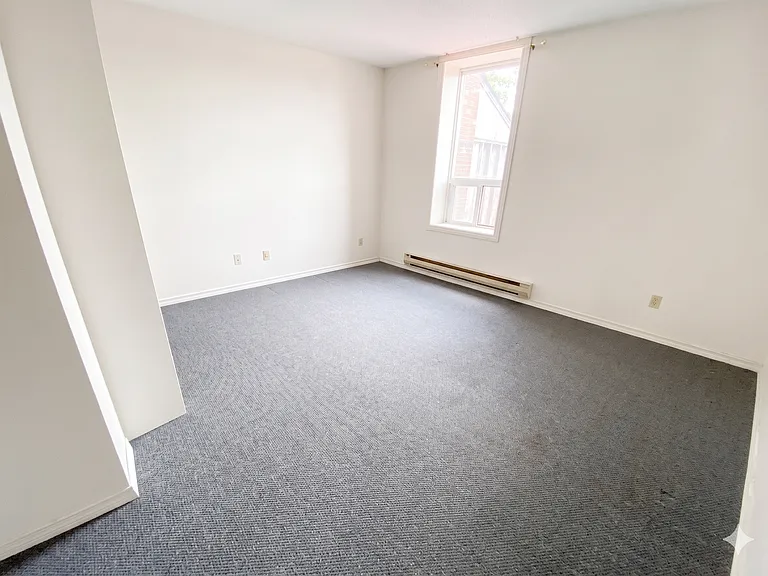 207 James St N #2 — Photo 11
