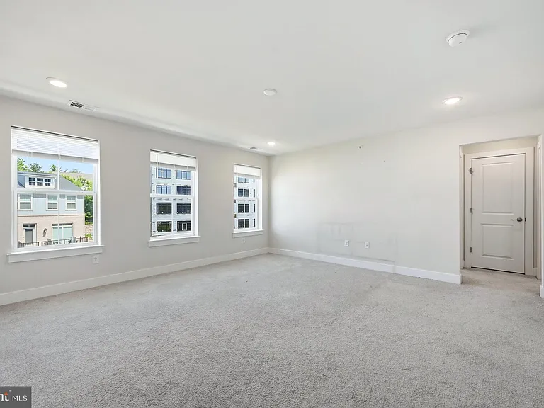 933 Anvil Ct — Photo 12
