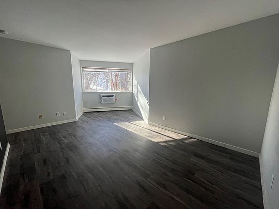 3rd image of 2545 N Cramer St #104