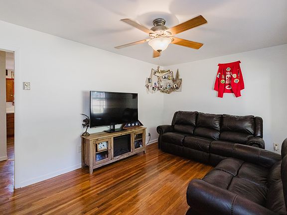 5th image of 238 Reservoir Rd