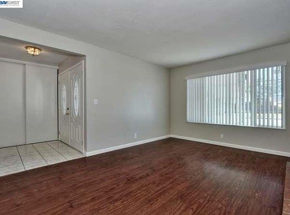 5th image of 2355 Renfield Way