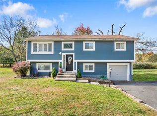 3 Decker Dr, Washingtonville, NY 10992