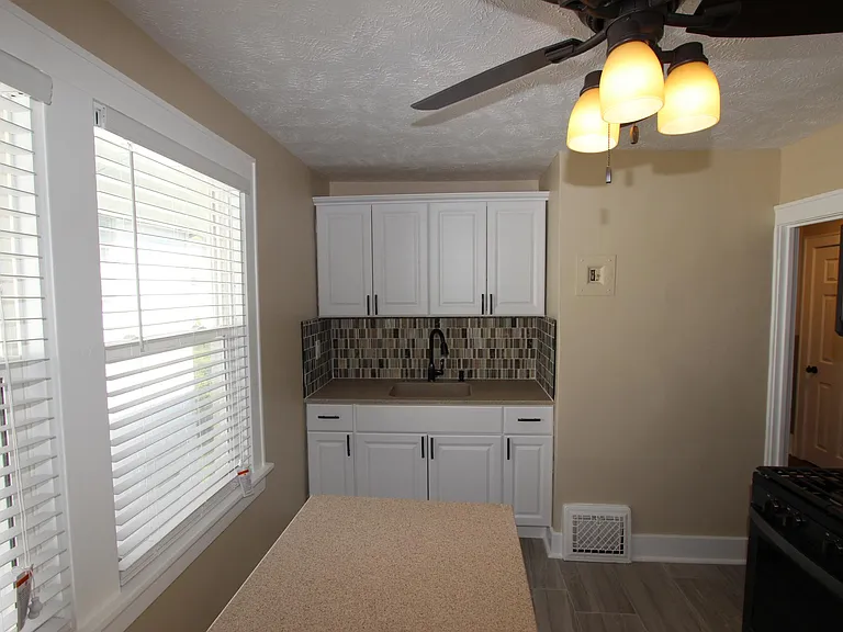 4816 Burt St #1/2-2 — Photo 20