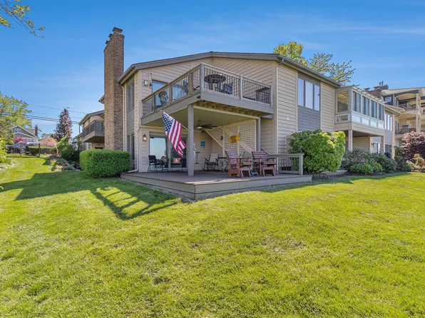 1641 S Shore Dr, Holland, MI 49423