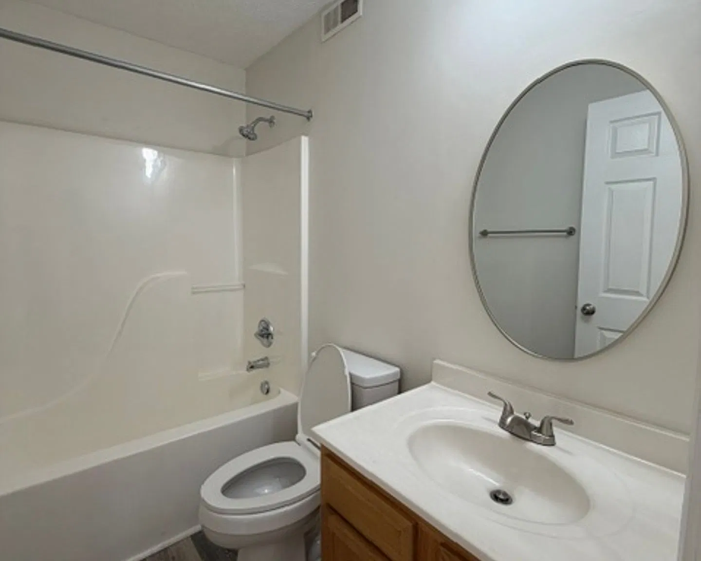 Modern Duplex Living in a Quiet Lawrenceburg Cul-de-Sac — Photo 1