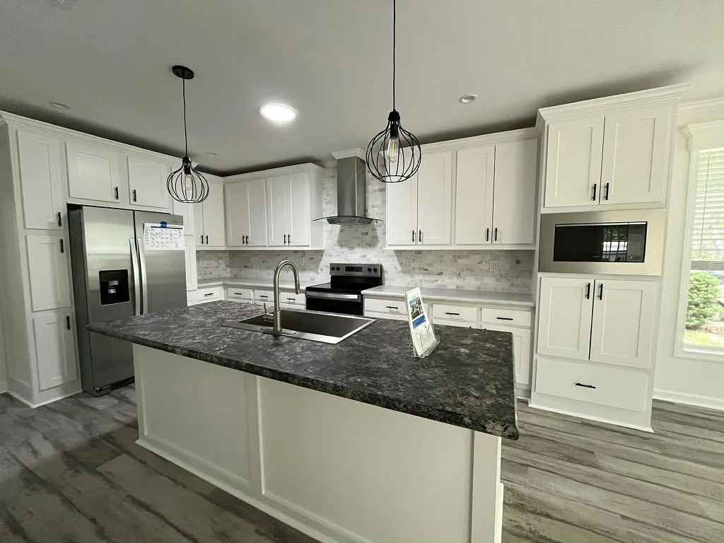 3 bed, 2.0 bath, 1460 sqft, $1,699 — Photo 4