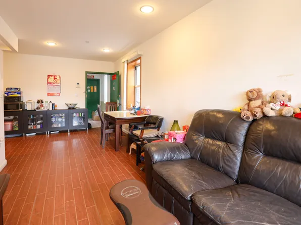 140 Avenue O image 4 of 19