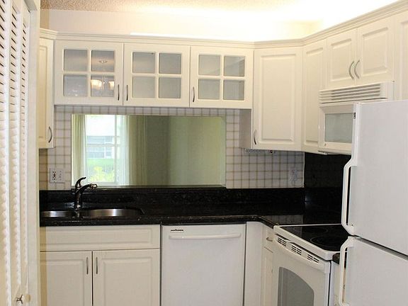2nd image of 3146 Via Poinciana APT 204