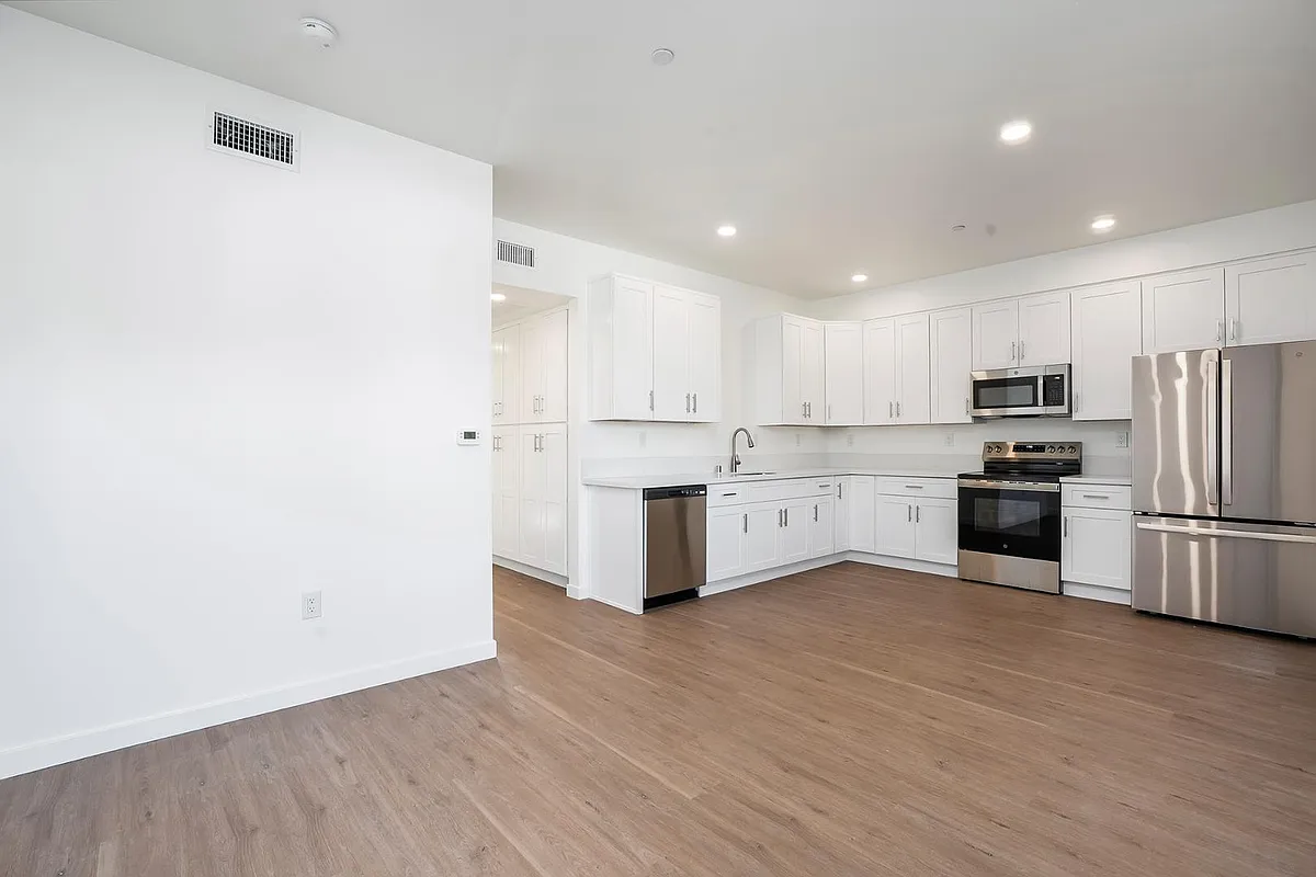 Unit Photo - 1815 La Siesta Way #302