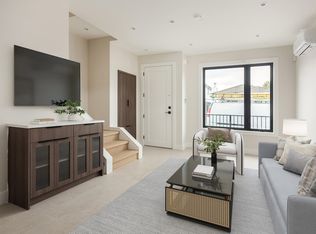 4413 Oxford St #L1, Burnaby, BC V5C1E6