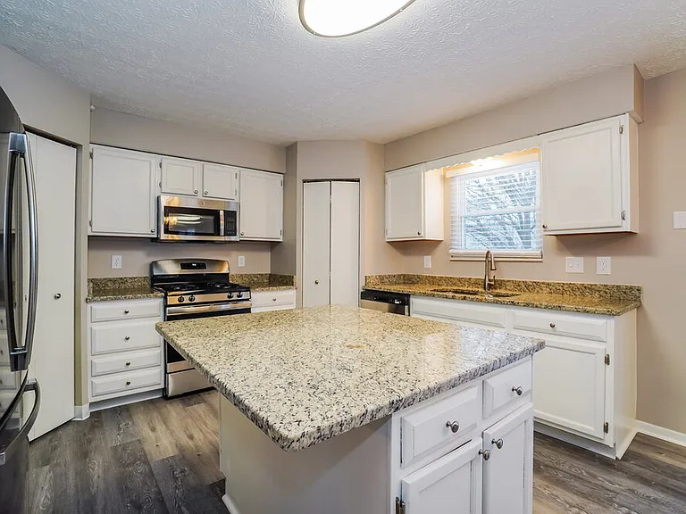 324 Harland Dr — Photo 9