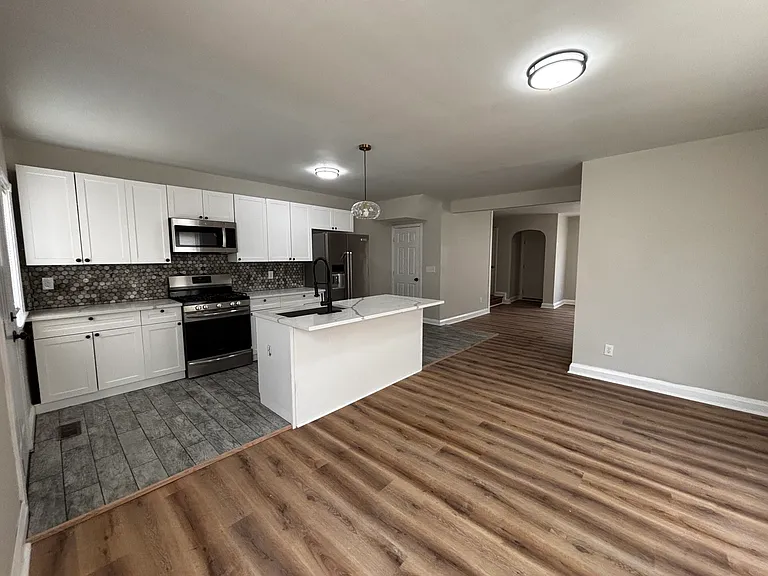 1555 Northwick Rd #1 — Photo 5